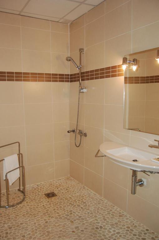 Hotel De La Plage 2 Etoiles Valras-Plage Room photo